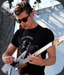 220px-Alex_Turner_of_the_Arctic_Monkeys_in_Dallas